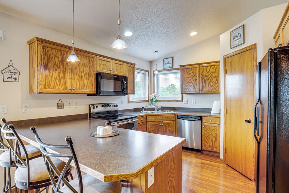 Breakfast Bar | Kitchen