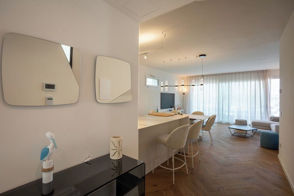 Autumn, Kitchen, Living Room, Spring, Summer