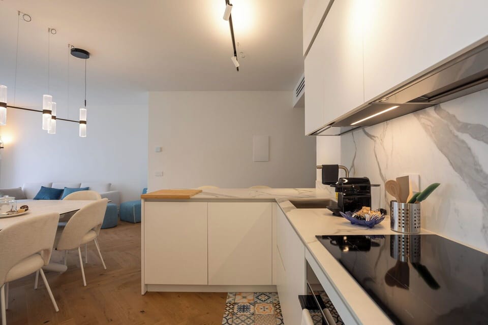 Autumn, Kitchen, Living Room, Spring, Summer