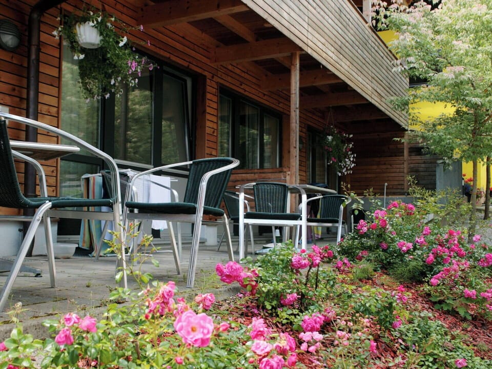 Flower, Garden, Yard, Shade, Landscaping, Wood Stain, Houseplant, Backyard, Flowerpot, Floristry