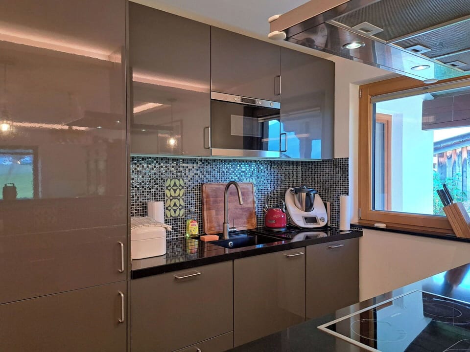 Kitchen Appliance, Kitchen, Countertop, Interior Design, Cabinetry, Furniture, Major Appliance, Wood, Flooring, Home Appliance