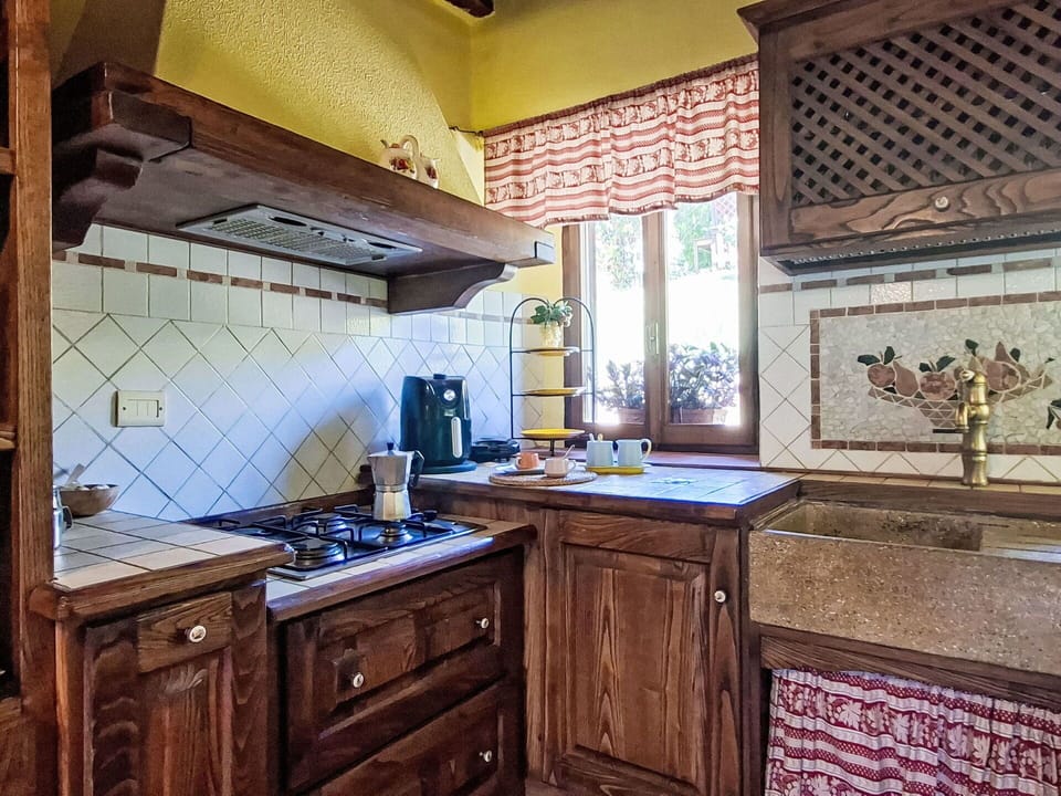 Interior Design, Furniture, Wood, Flooring, Ceiling, Floor, Room, Lighting, Apartment, Table