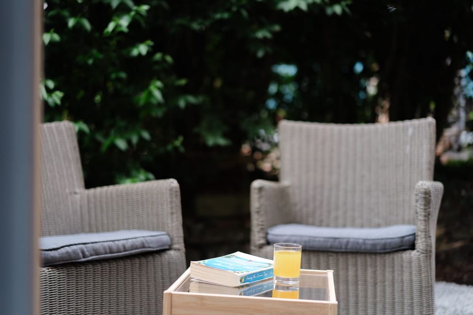 Exterior chairs with table 