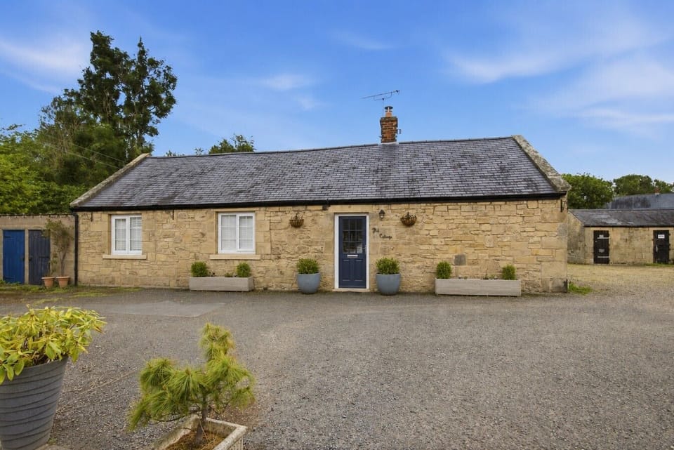 Traditional stone cottage with private parking in the heart of Powburn village