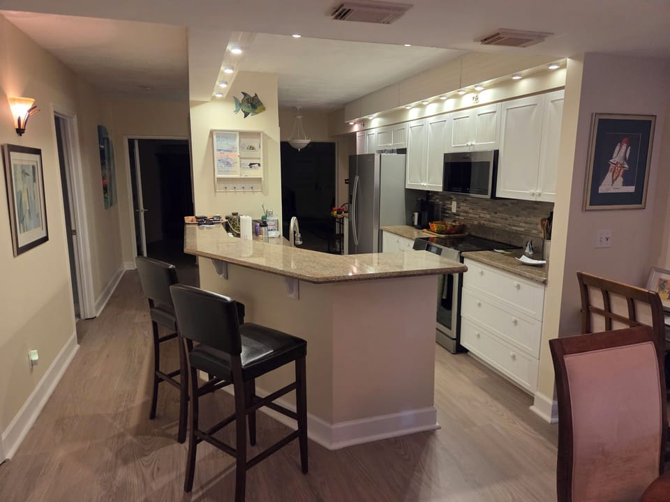 Fully equipped kitchen, brand new appliances. 