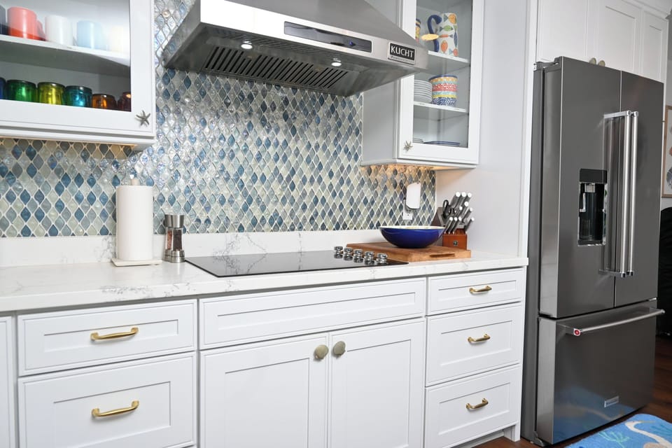 Fully equipped kitchen.