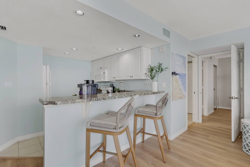 The breakfast bar is the perfect place to sip your morning coffee, enjoy a quick bite, or keep the cook company while plans for the day come together.