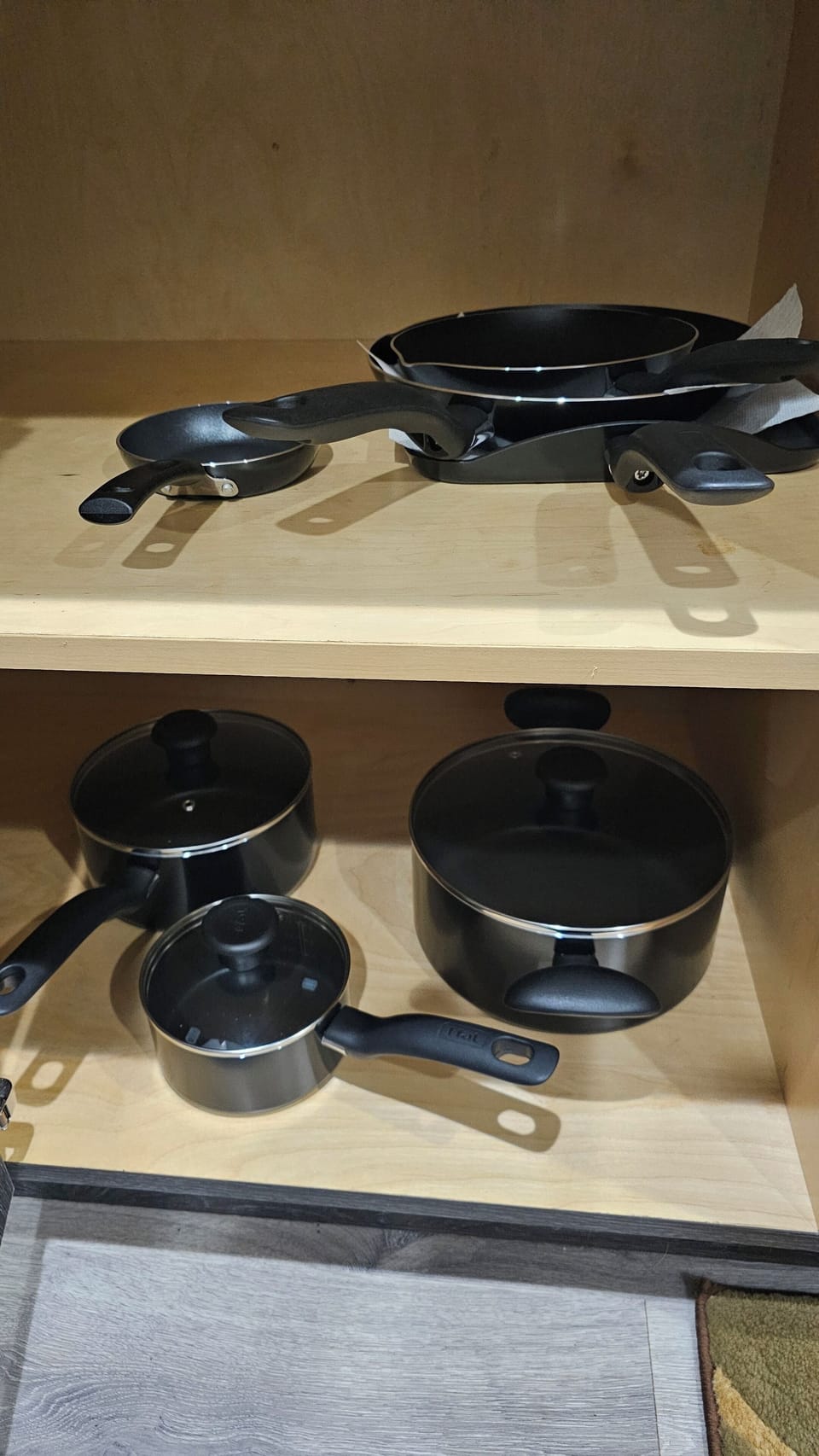 Fully stocked Kitchen with Pots & Pans