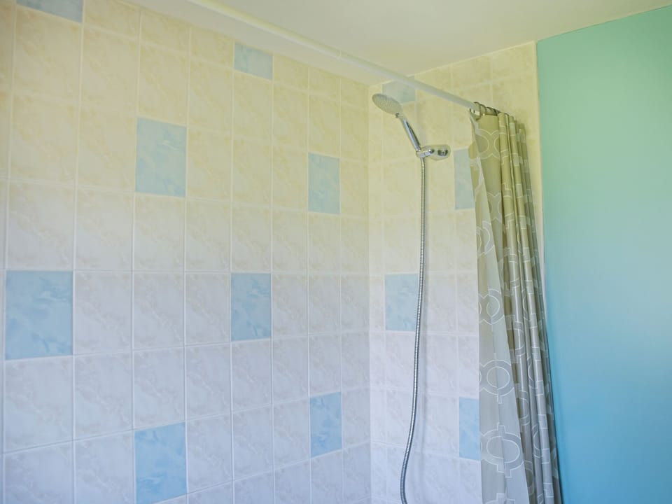 Bathroom | Moorhen - Thurnefield Holiday Homes, Repps-with-Bastwick