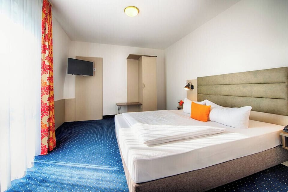 Bedroom. Interior and views may vary based on location and availability.