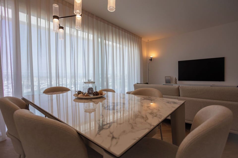 Autumn, Kitchen, Living Room, Spring, Summer