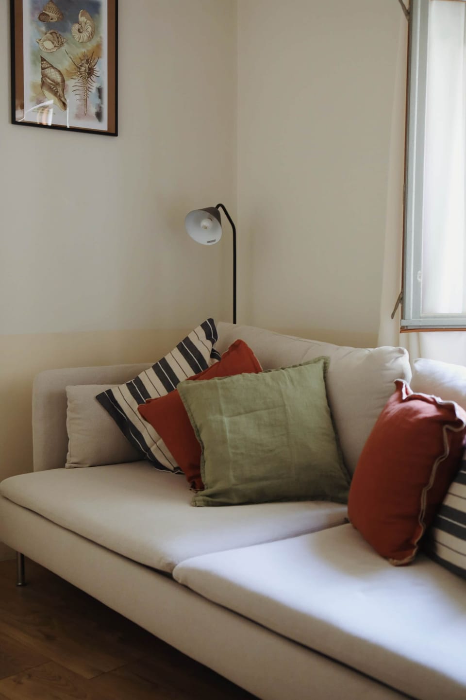 Living room/ bed sofa