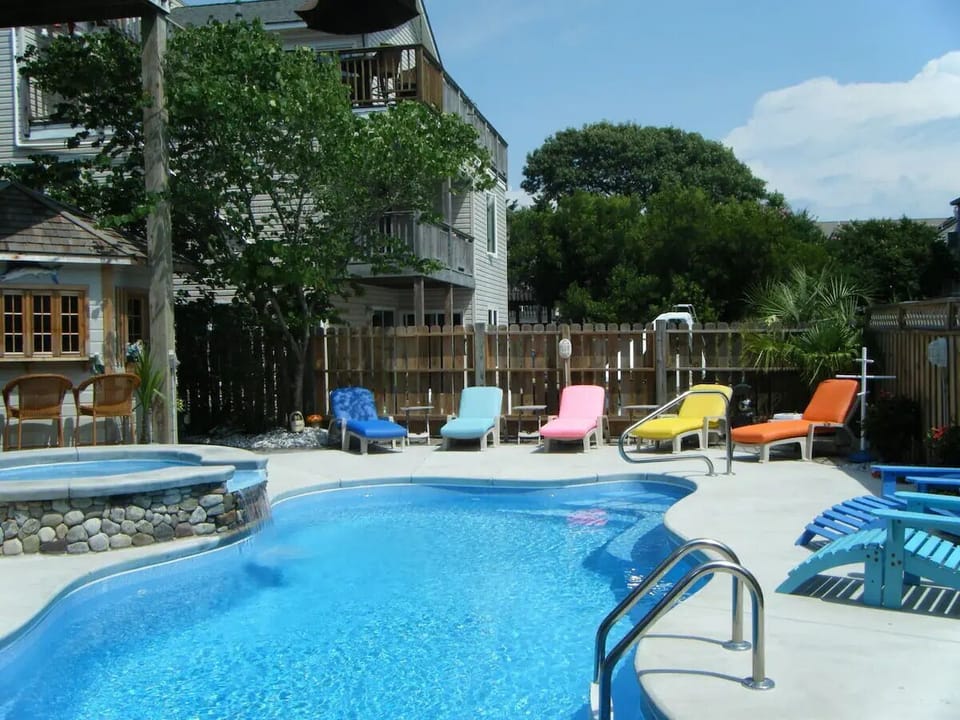 Pool, spill-over spa and cabana bar in summer