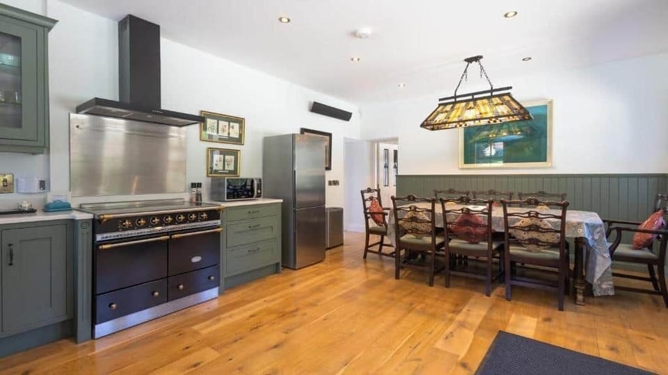 Kitchen / Dining Area