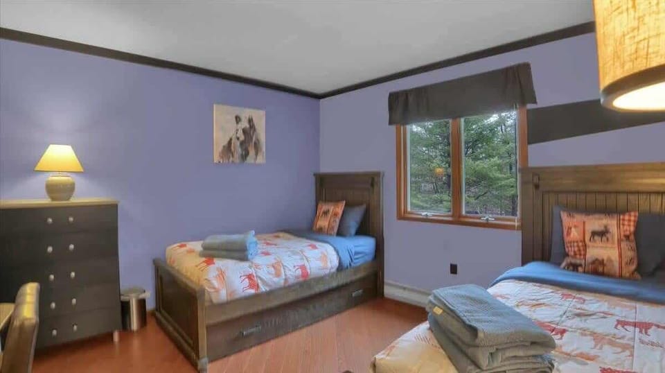 Family Bedroom with Twin Beds & Cozy Decor