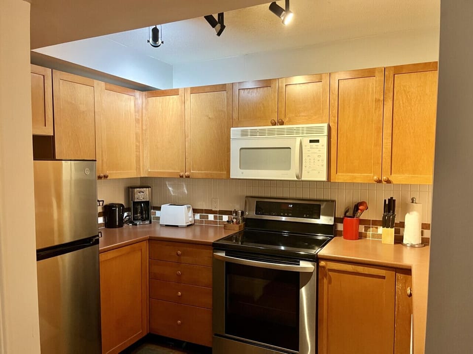 Full kitchen