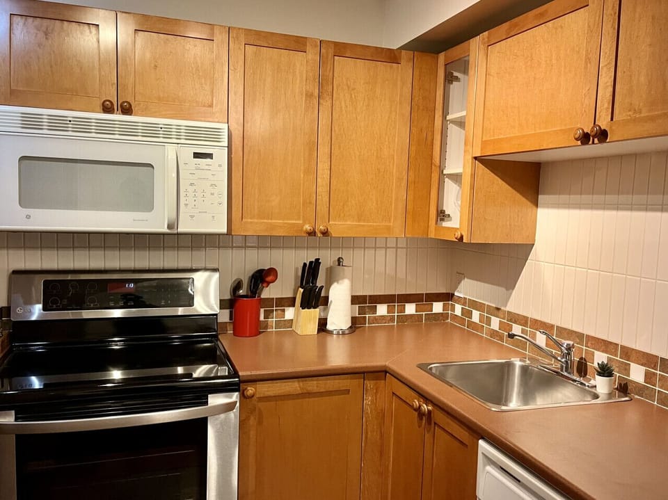 Full kitchen