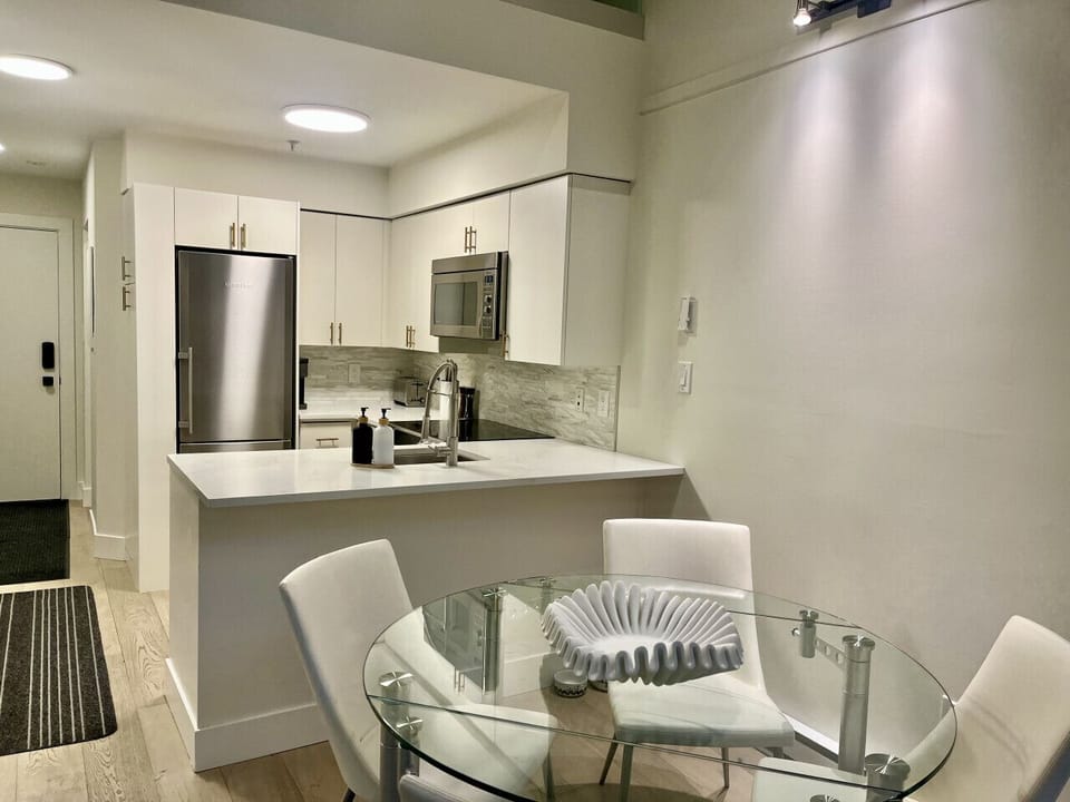Full kitchen.