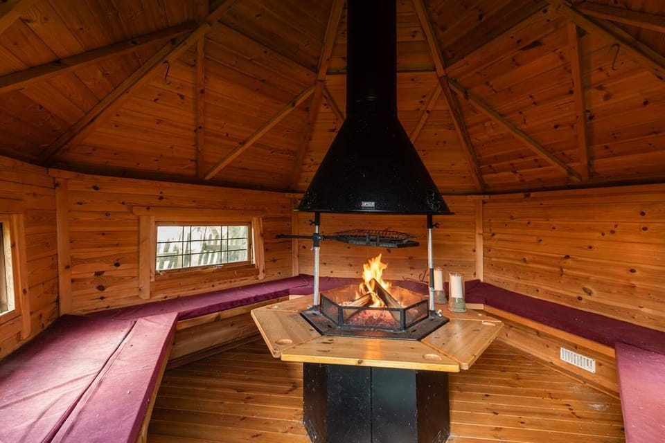 Fire pit hut