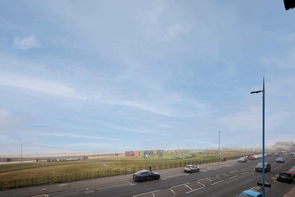 Captain's Quarters, Seaton Carew - Host & Stay 