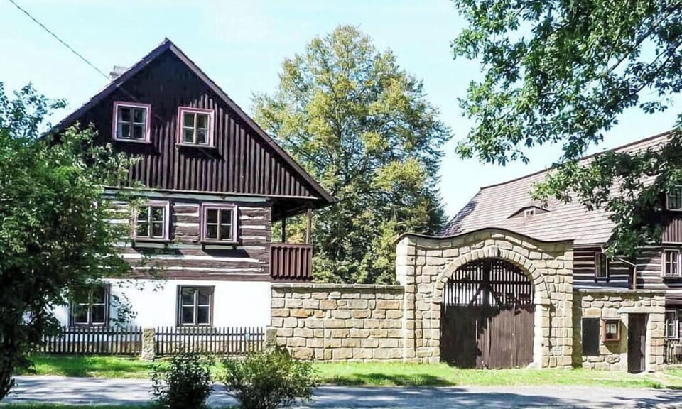 Home, Cottage, Lawn, Estate, Siding, Landscaping, Garden, Yard, Driveway, Backyard