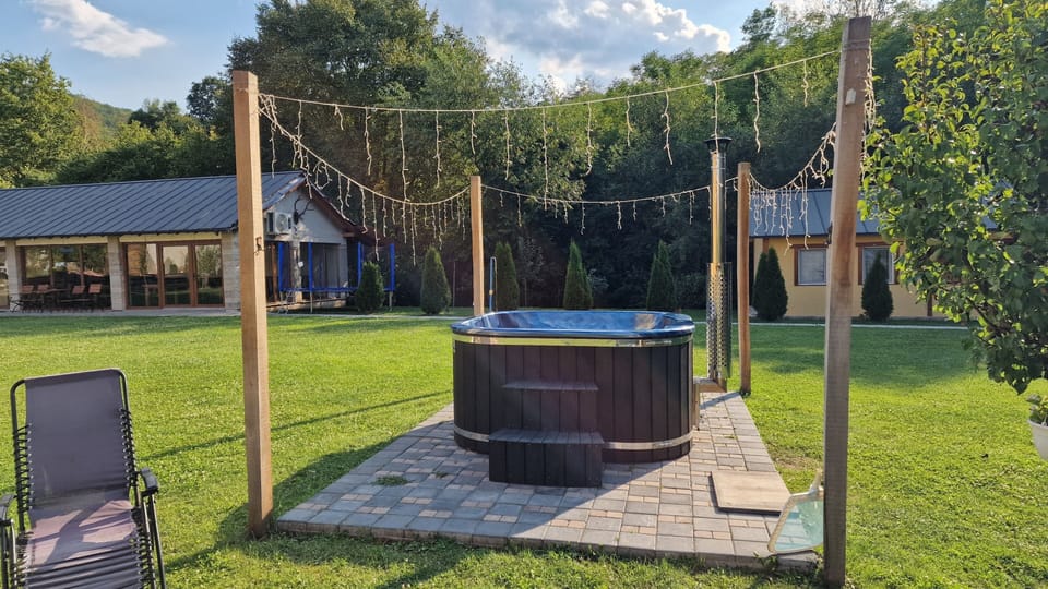 Outdoor spa tub