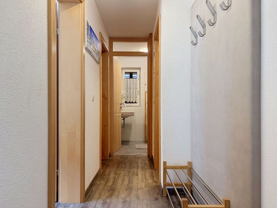 Flooring, Wall, Floor, Wood, Interior Design, Wood Flooring, Lighting, Apartment, Door, Ceiling