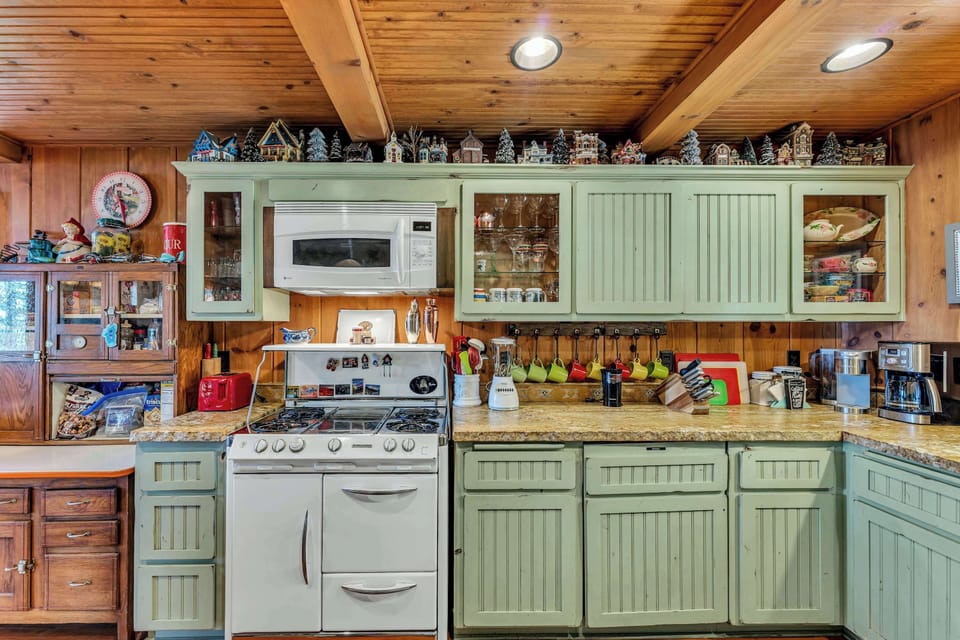 Kitchen: Drip coffee maker, blender, kettle, cooking utensils, tableware, and dedicated workspace
