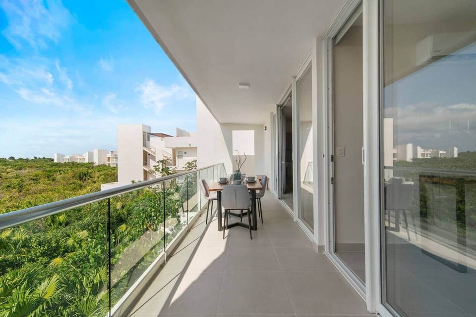 Enjoy meals or your morning coffee on your private balcony dining area while taking in peaceful Akumal jungle views and the fresh tropical breeze.