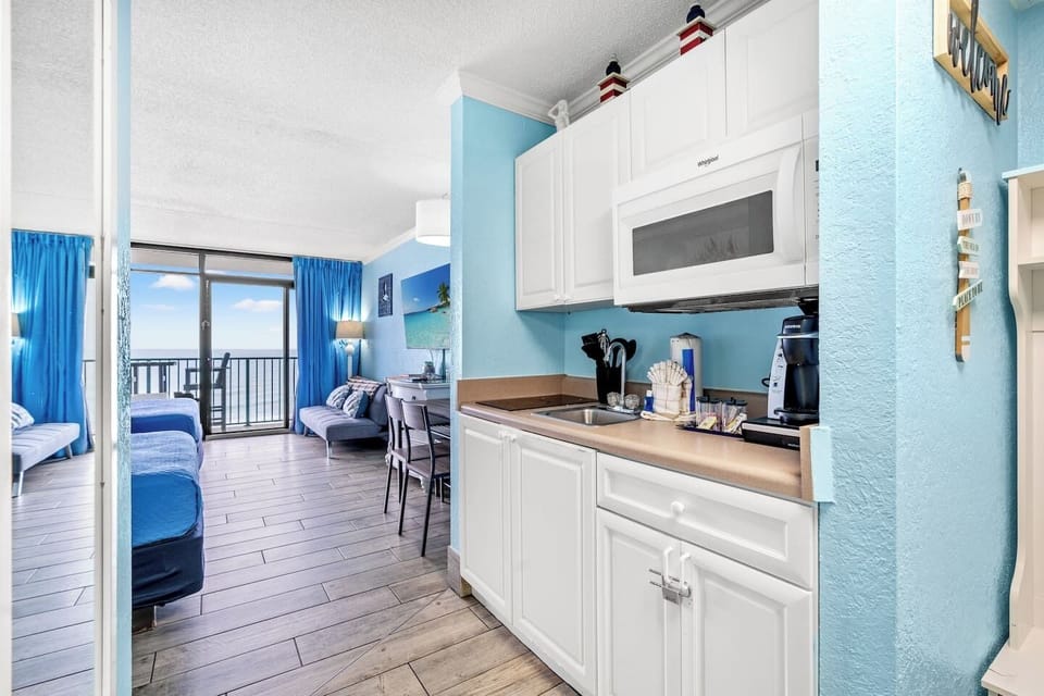 Fully stocked kitchenette to make you feel right at home. ⭐