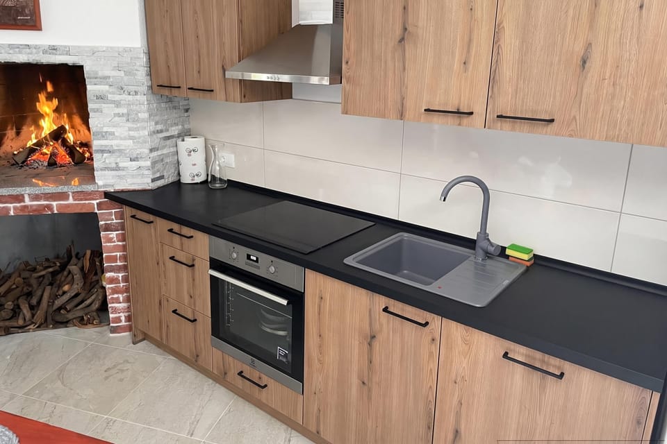 Outdoor kitchen