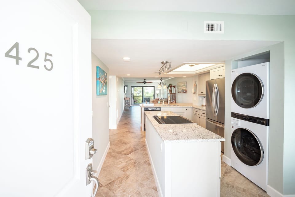 Harbour Pointe North 425 offers an air chilled open Floor Space filled with sunlight