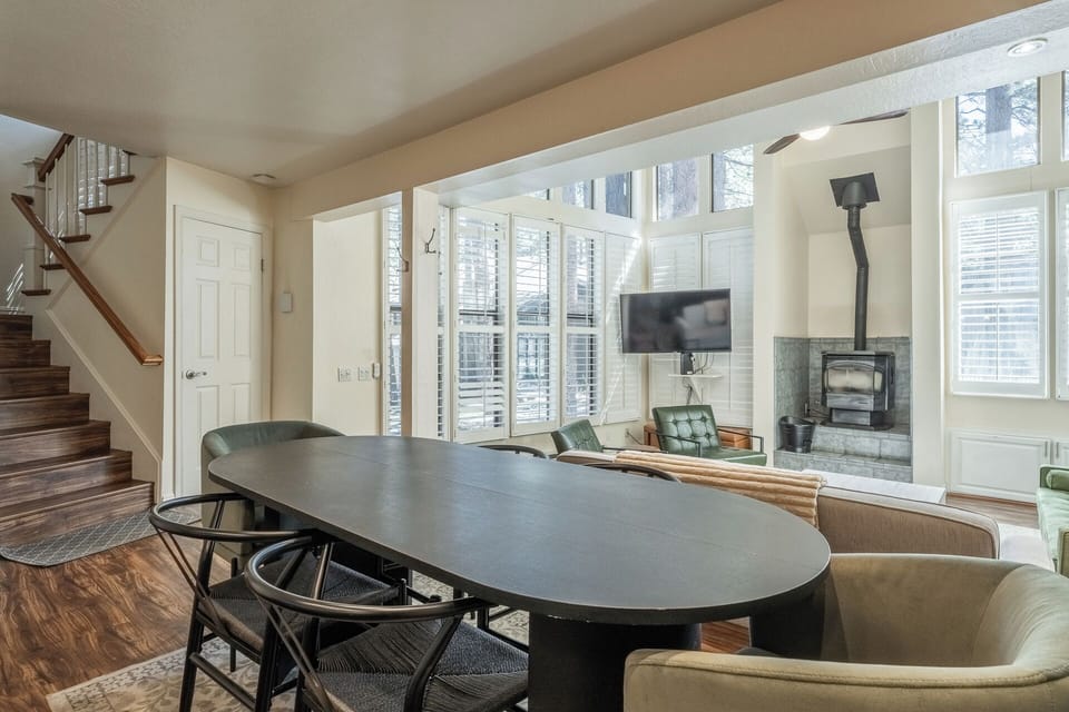 Spacious Layouts for Group Escapes!
