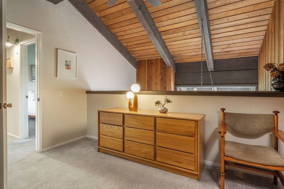 Spacious Layouts for Group Escapes