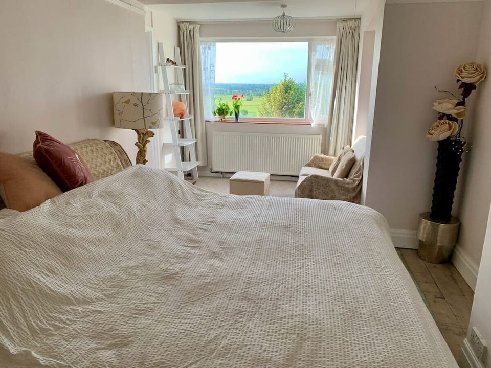 The huge Californian king size bed – delightful for lovers, easy for sharers