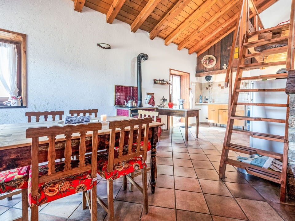 Wall, Furniture, Wood, Flooring, Interior Design, Home, Floor, House, Ceiling, Door