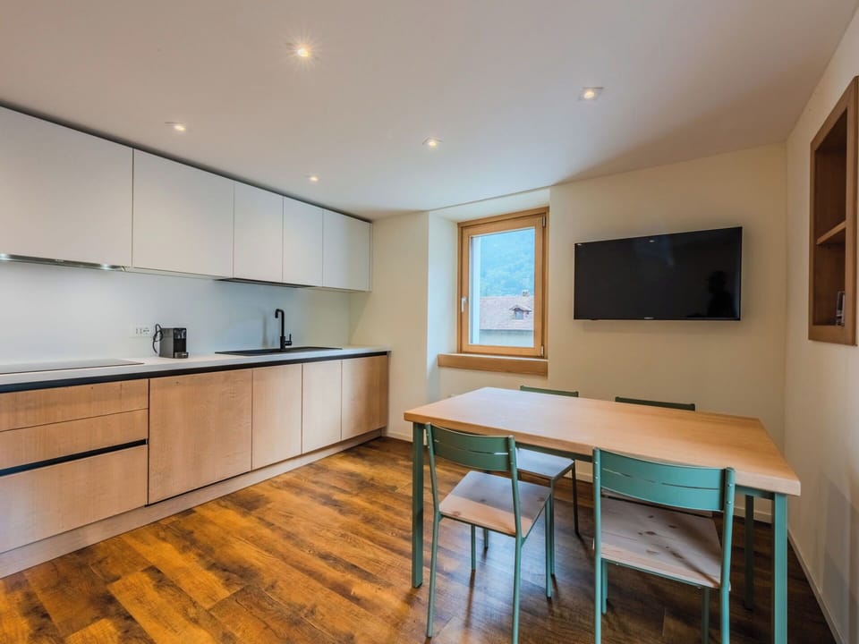 Flooring, Interior Design, Floor, Wood, Ceiling, Wood Flooring, Room, Hardwood, Wood Stain, Laminate Flooring