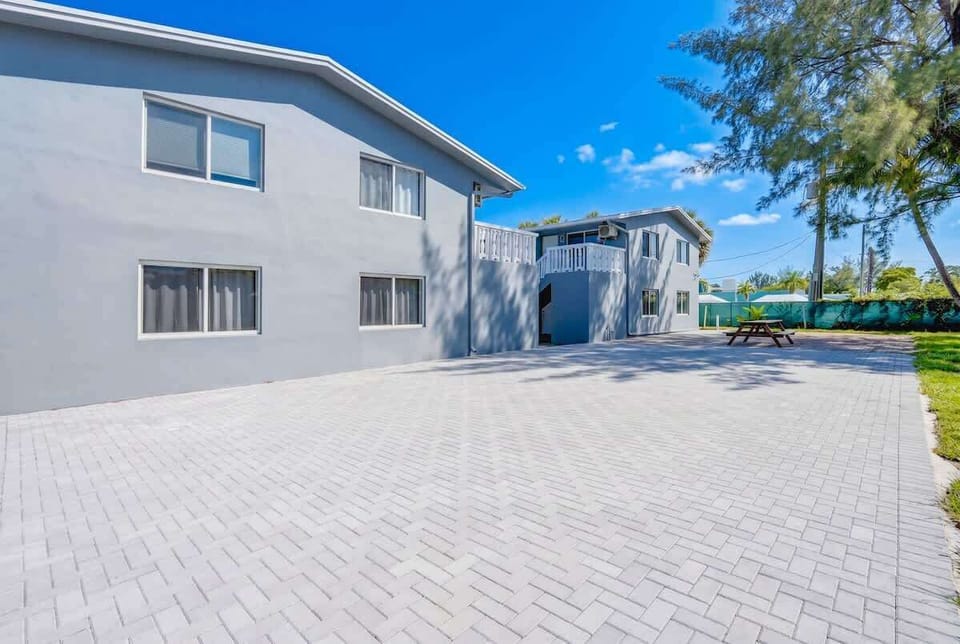 Welcome to your newly renovated home away from home, in a convenient Fort Lauderdale location.