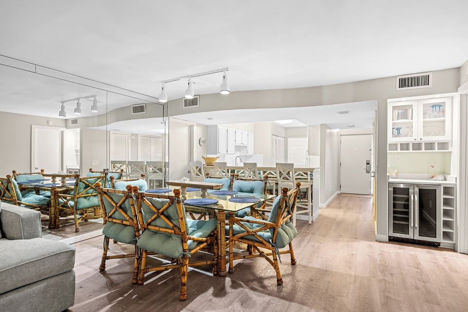 Mainsail 176 Dining Alt