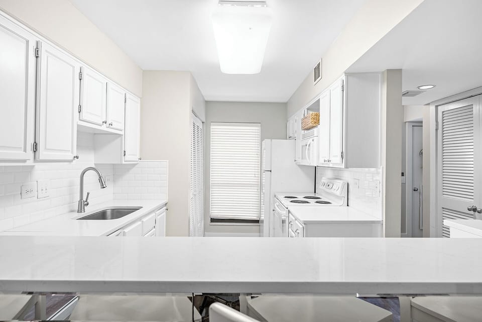 Mainsail 176 Kitchen Alt 2