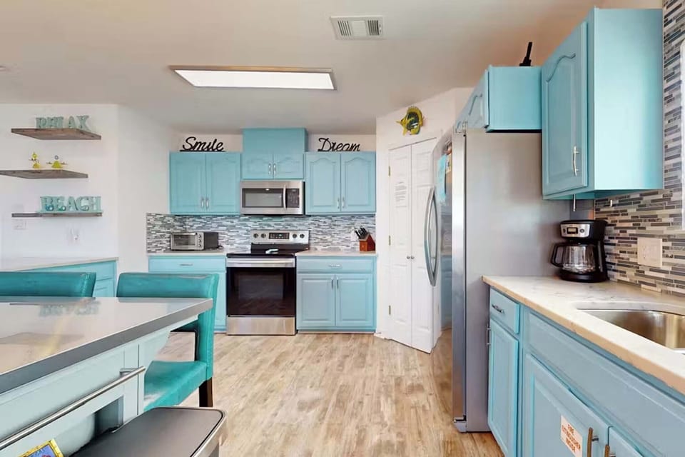 Full kitchen
