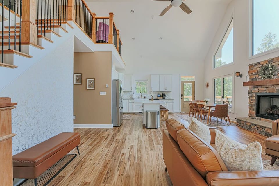 Living Room / Lounge