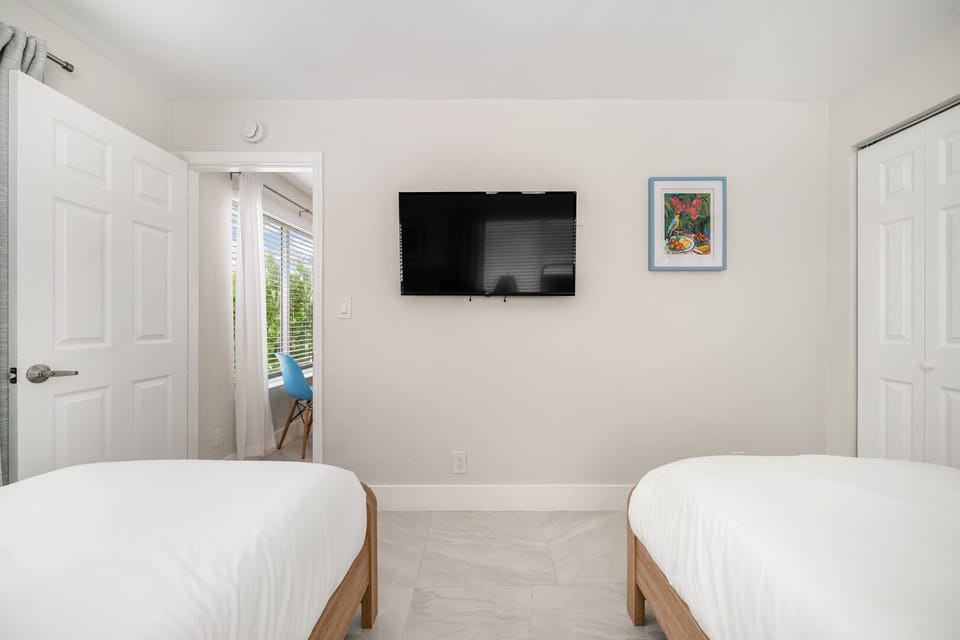 Bedroom 2
Twin beds