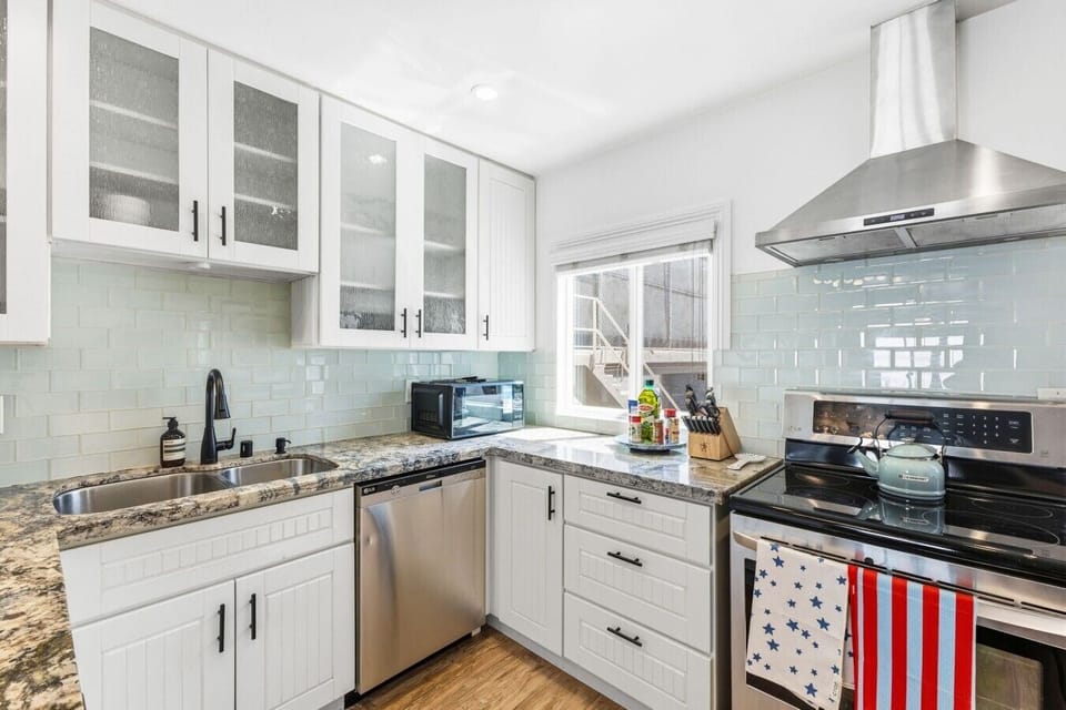 The heart of the home. Features sleek stainless steel appliances, crisp white cabinetry, and plenty of counter space. ✨🍽️