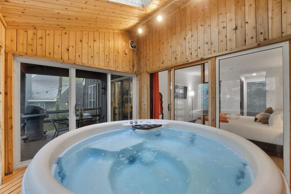 Indoor spa tub