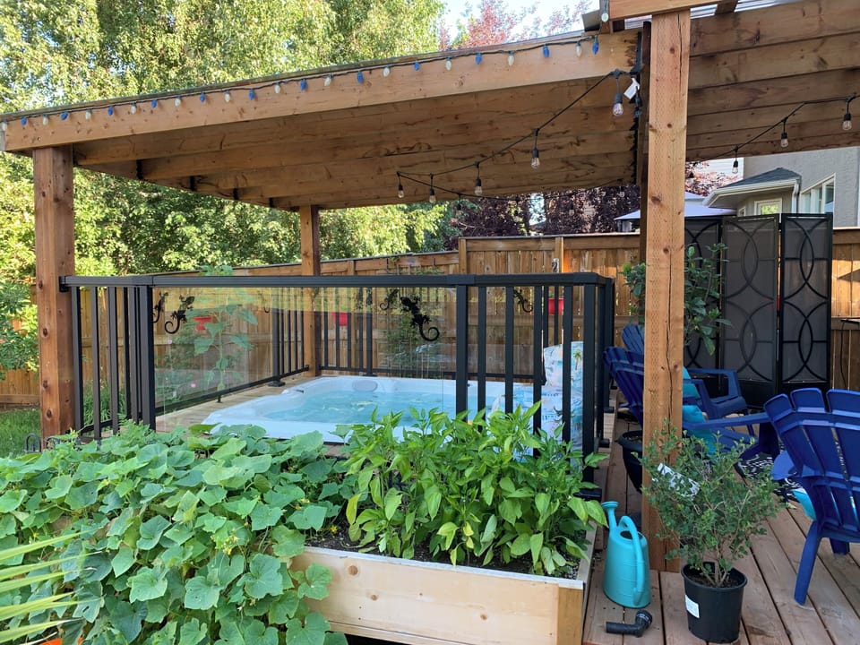 Outdoor spa tub