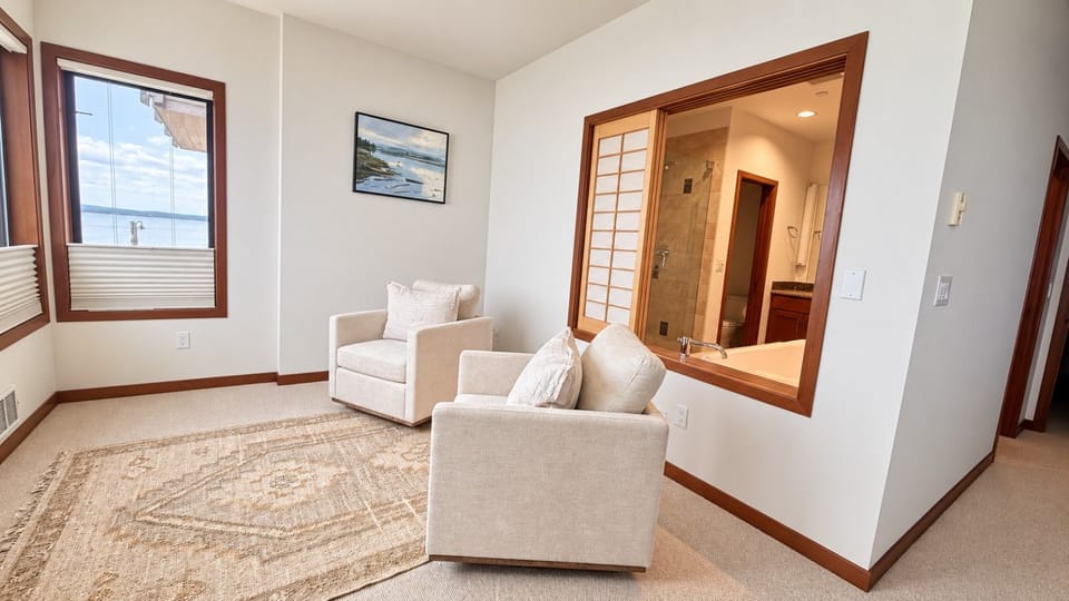 Primary room sitting area
