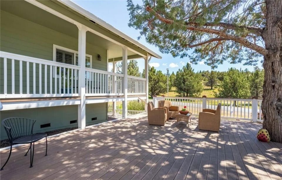 Spacious Outdoor Deck