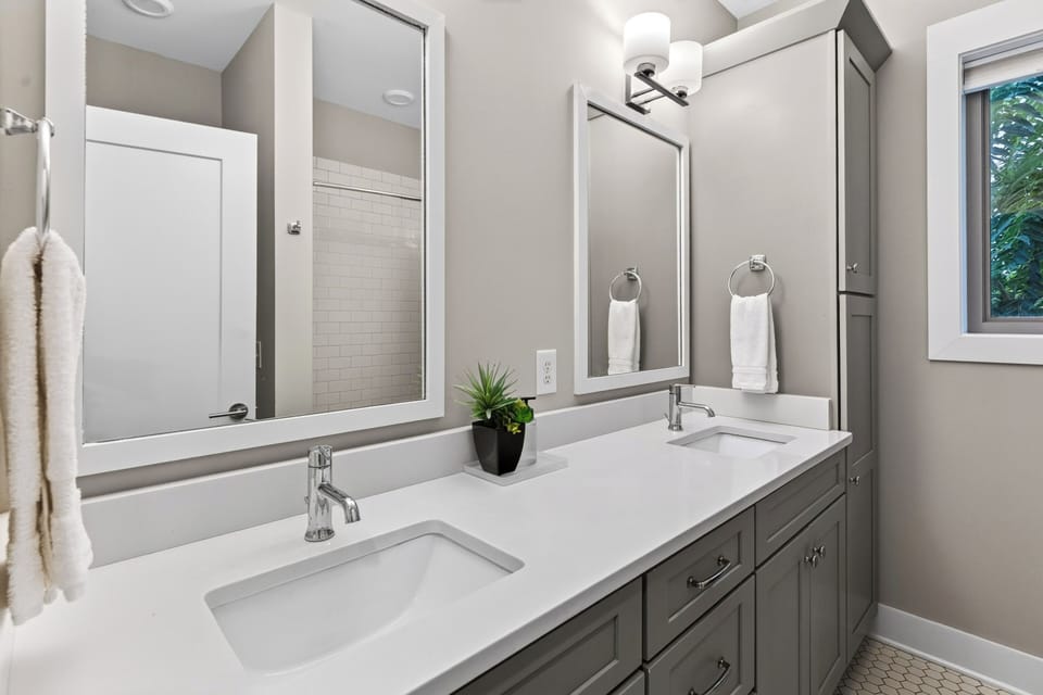 Bathroom 2.