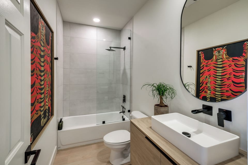 Full Bathroom
